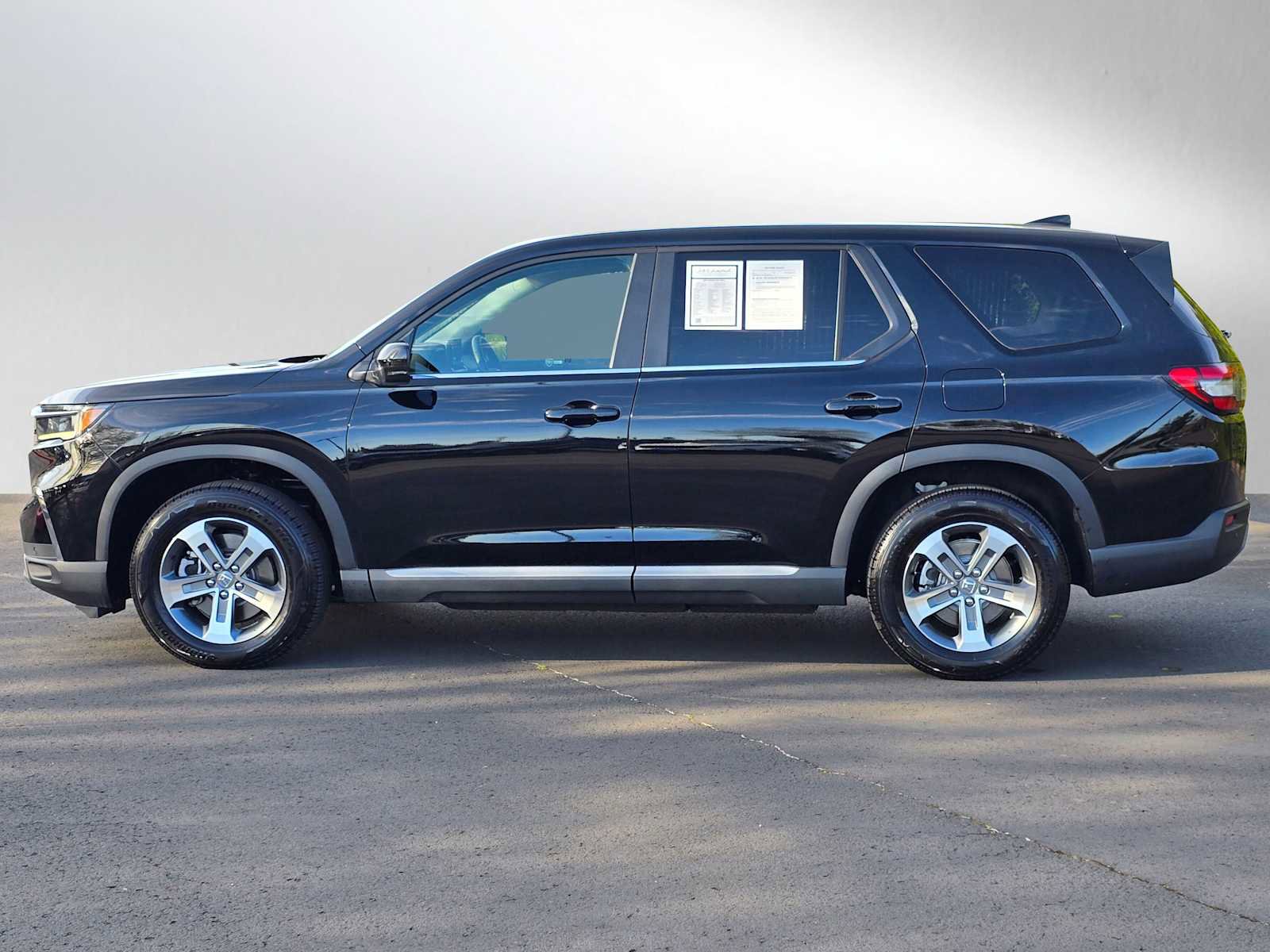 Used 2025 Honda Pilot EX-L image 6