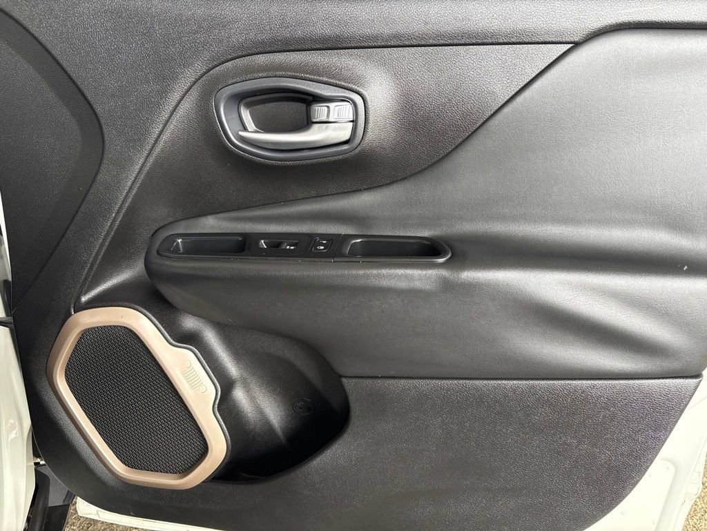 Used 2015 Jeep Renegade Limited FWD image 17