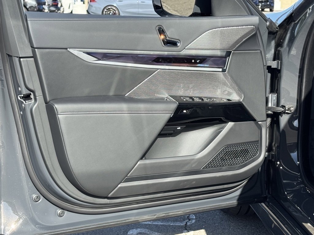 New 2026 BMW 750e xDrive w/ Executive Package image 19