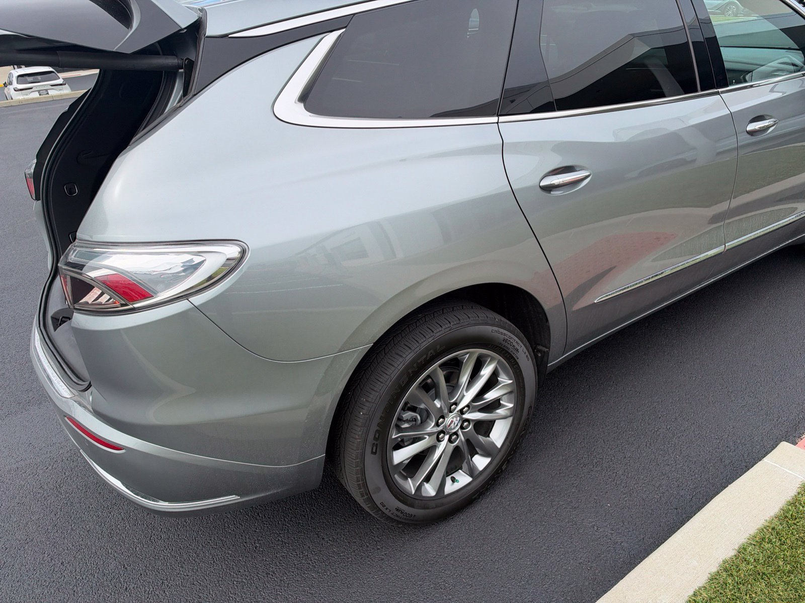 Used 2023 Buick Enclave Avenir w/ Avenir Technology Package AWD/4WD image 12