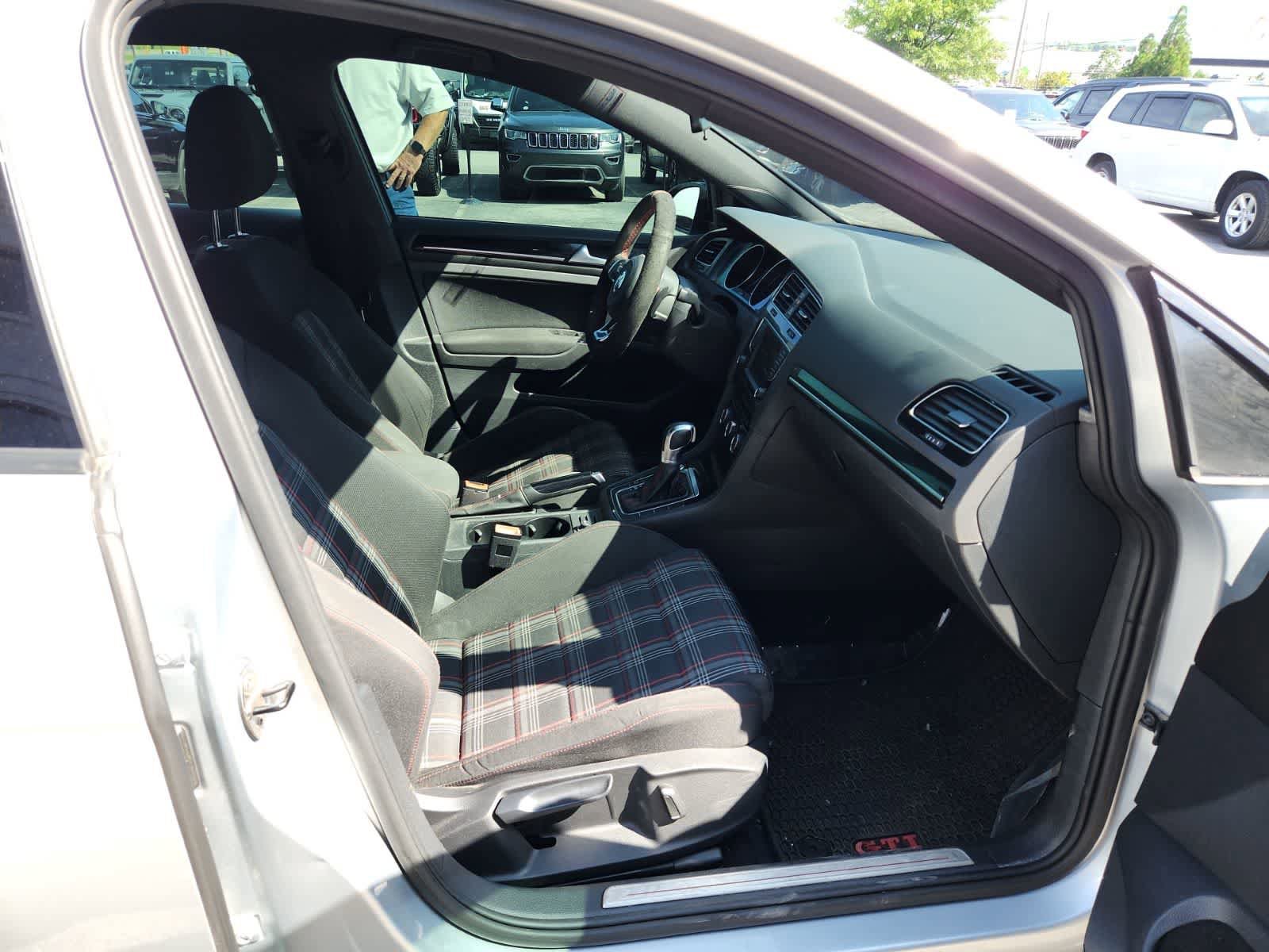 Used 2017 Volkswagen GTI Sport FWD image 21