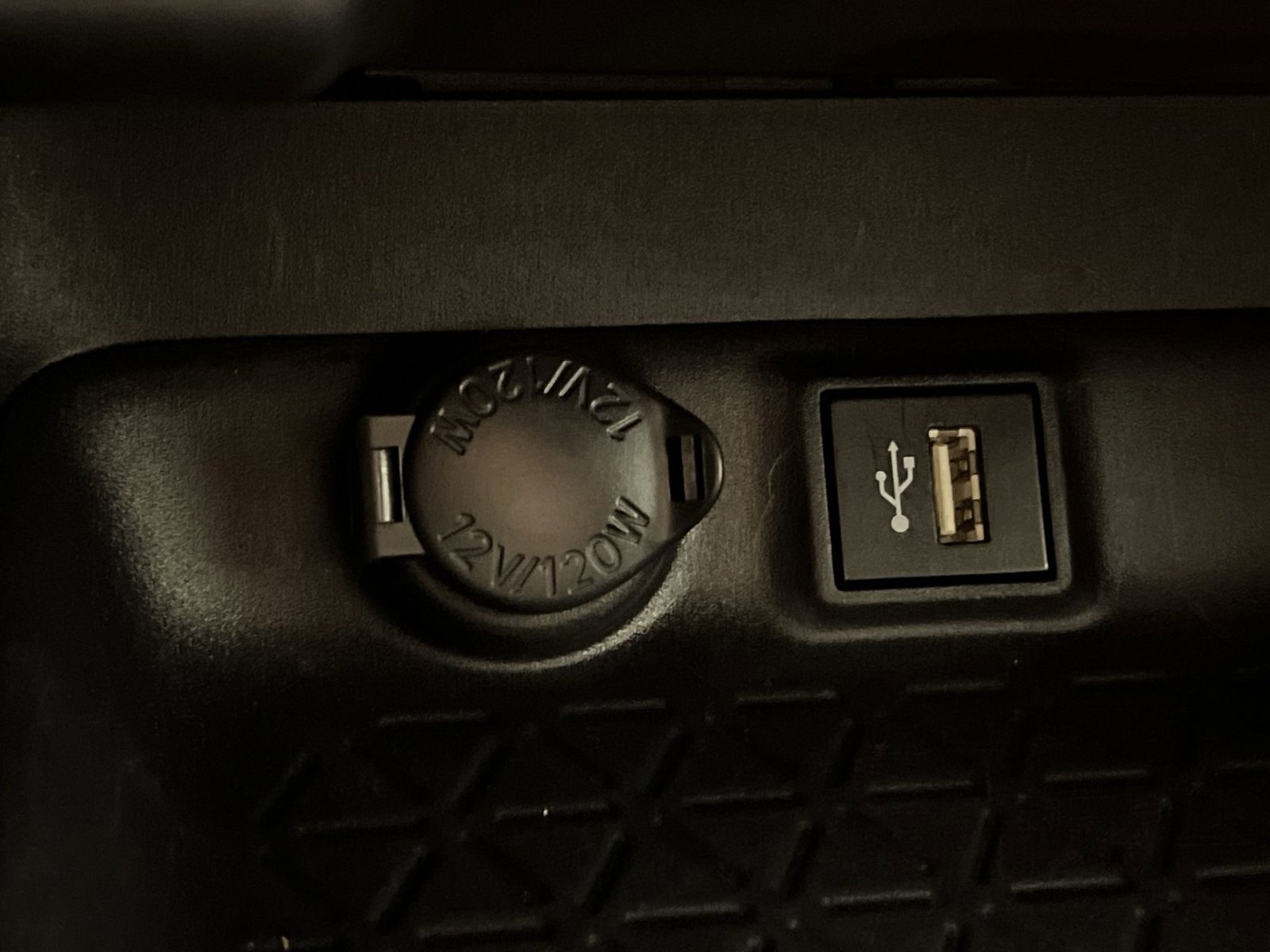 Used 2024 Toyota RAV4 LE image 33