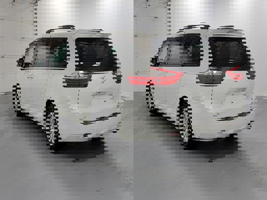 Used 2015 Toyota Sienna XLE Premium image 7