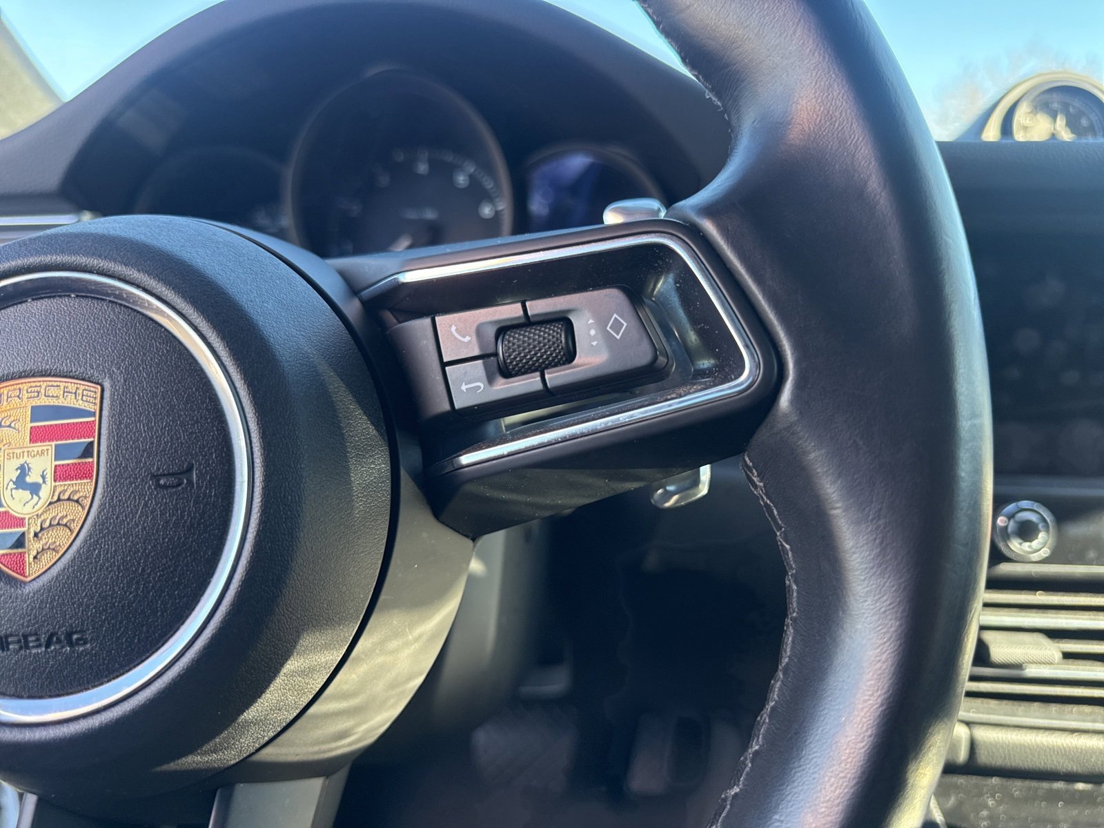 Used 2024 Porsche Macan image 9