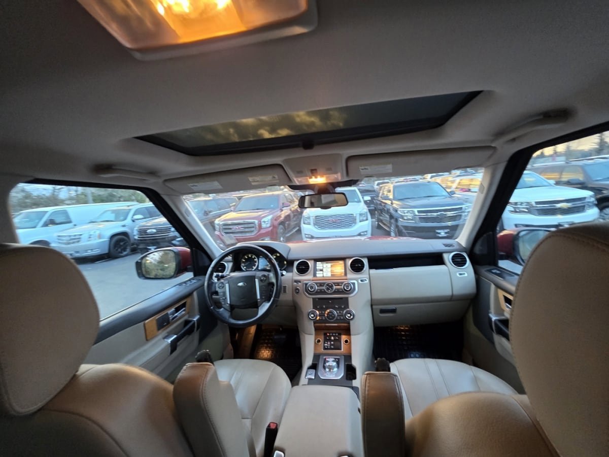 Used 2015 Land Rover LR4 HSE AWD/4WD image 9