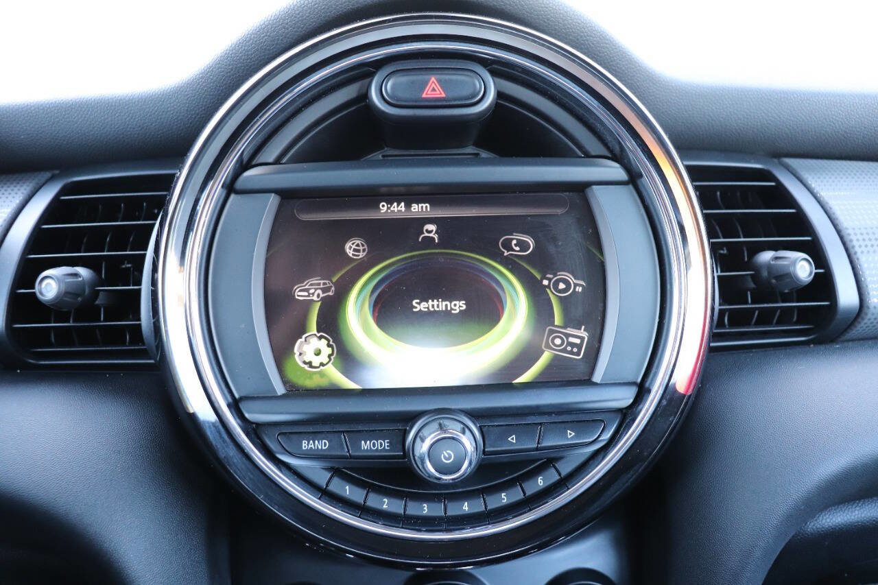 Used 2016 MINI Cooper 2-Door Hardtop image 18