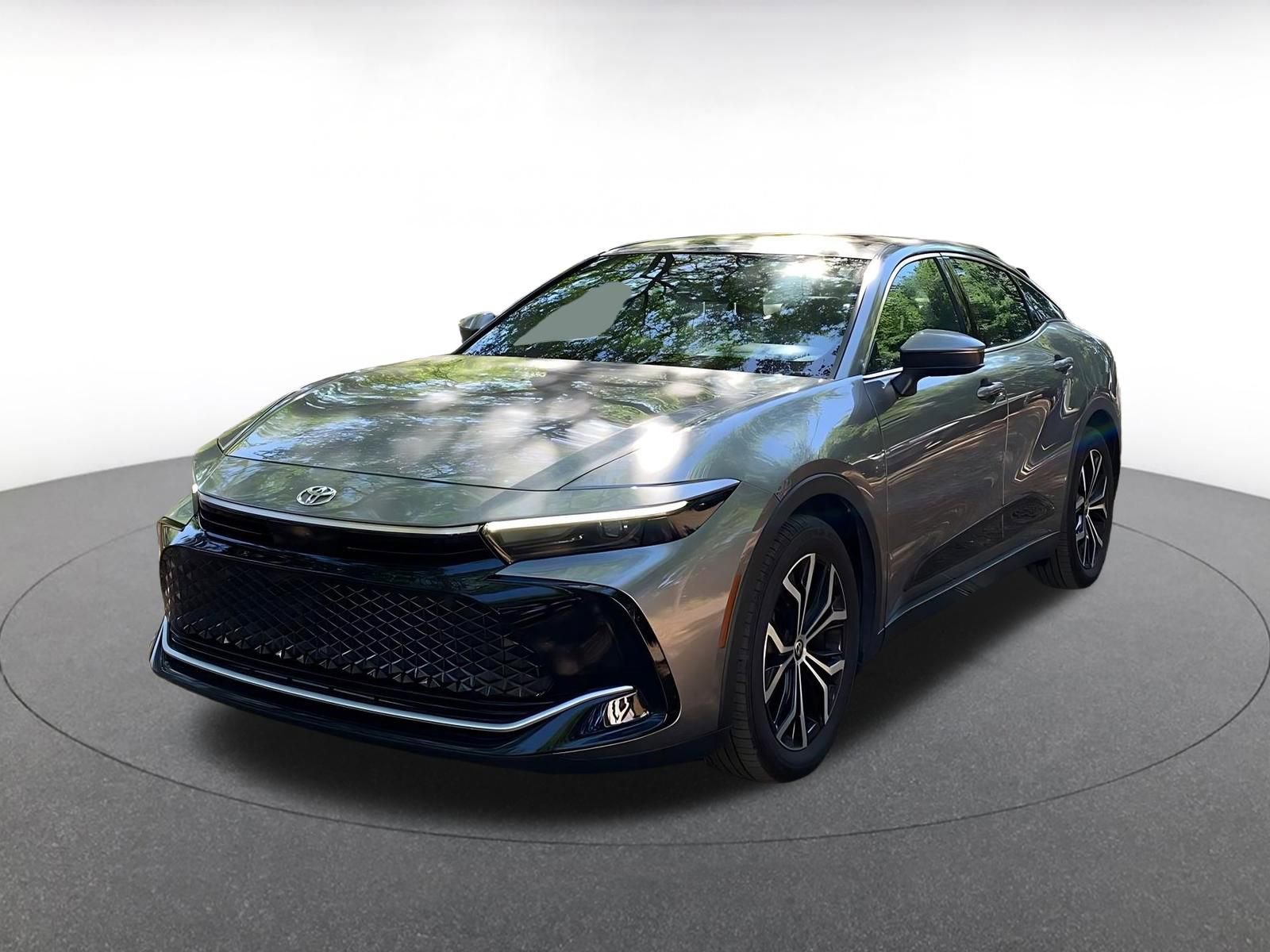 Used 2025 Toyota Crown XLE image 3