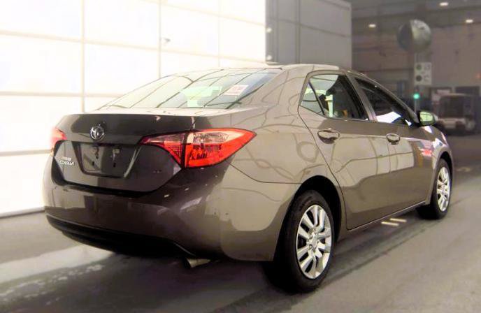 Used 2019 Toyota Corolla LE FWD image 2