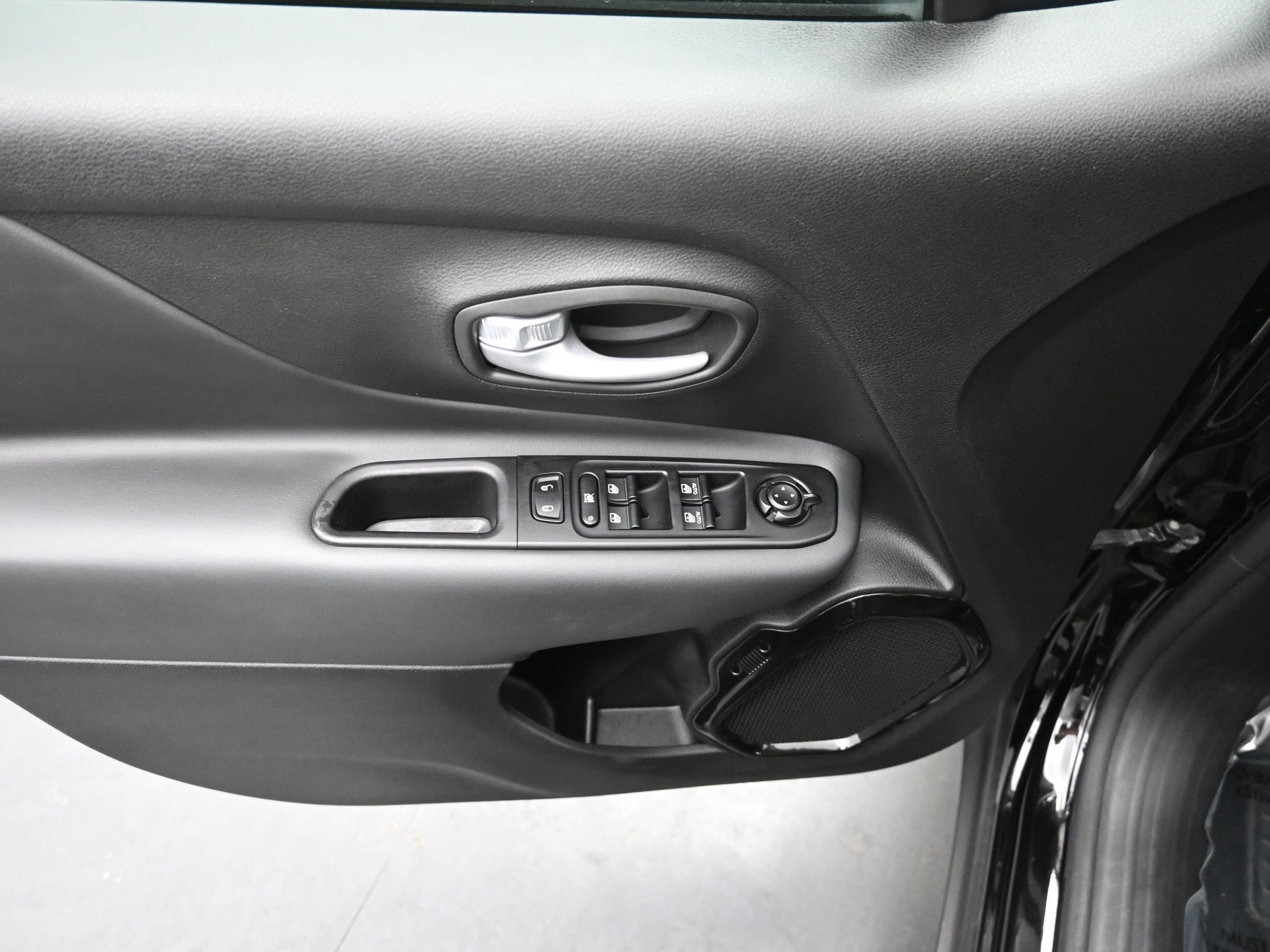 Used 2023 Jeep Renegade Altitude w/ Sun/Sound Group image 13