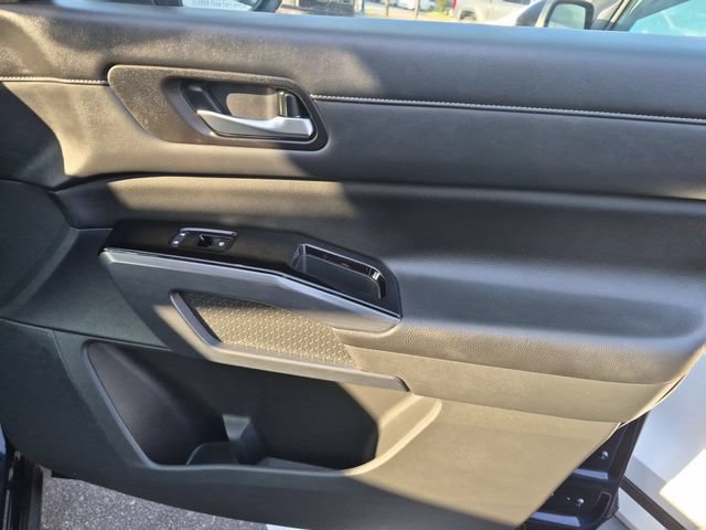 Used 2023 Nissan Pathfinder SL FWD image 35