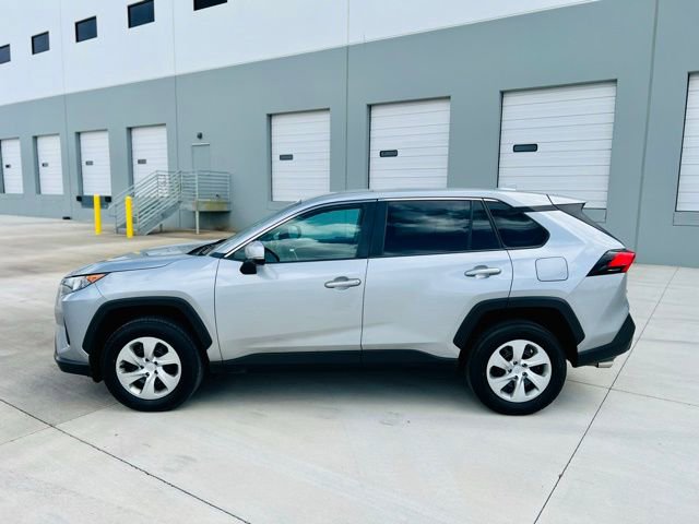 Used 2022 Toyota RAV4 LE image 2