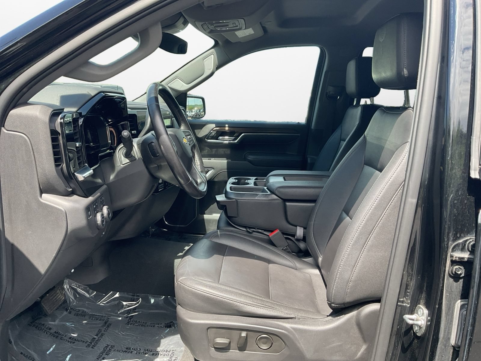 Used 2022 Chevrolet Silverado 1500 LT w/ Z71 Off-Road Package AWD/4WD image 9