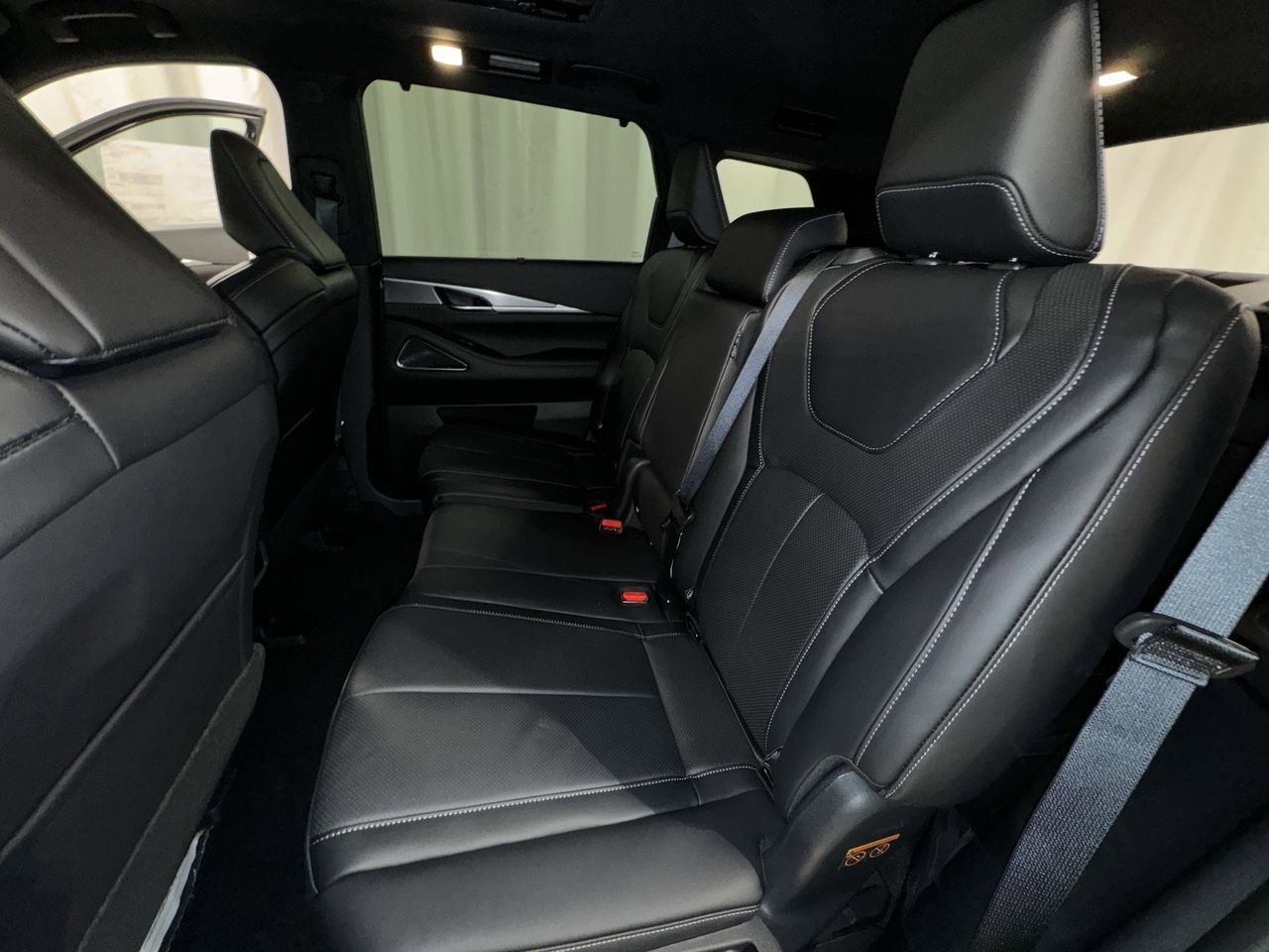 Certified 2025 INFINITI QX60 Luxe w/ Black Edition image 28