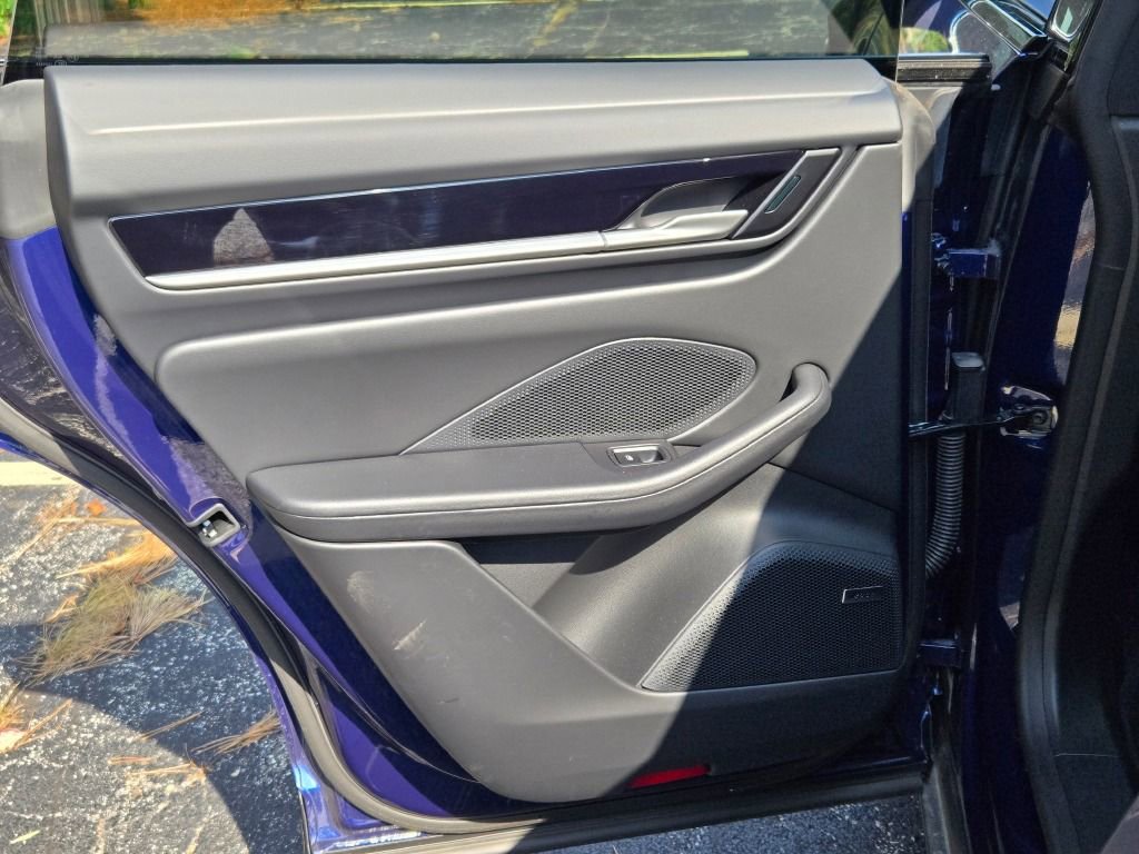 Certified 2025 Porsche Macan Electric image 29