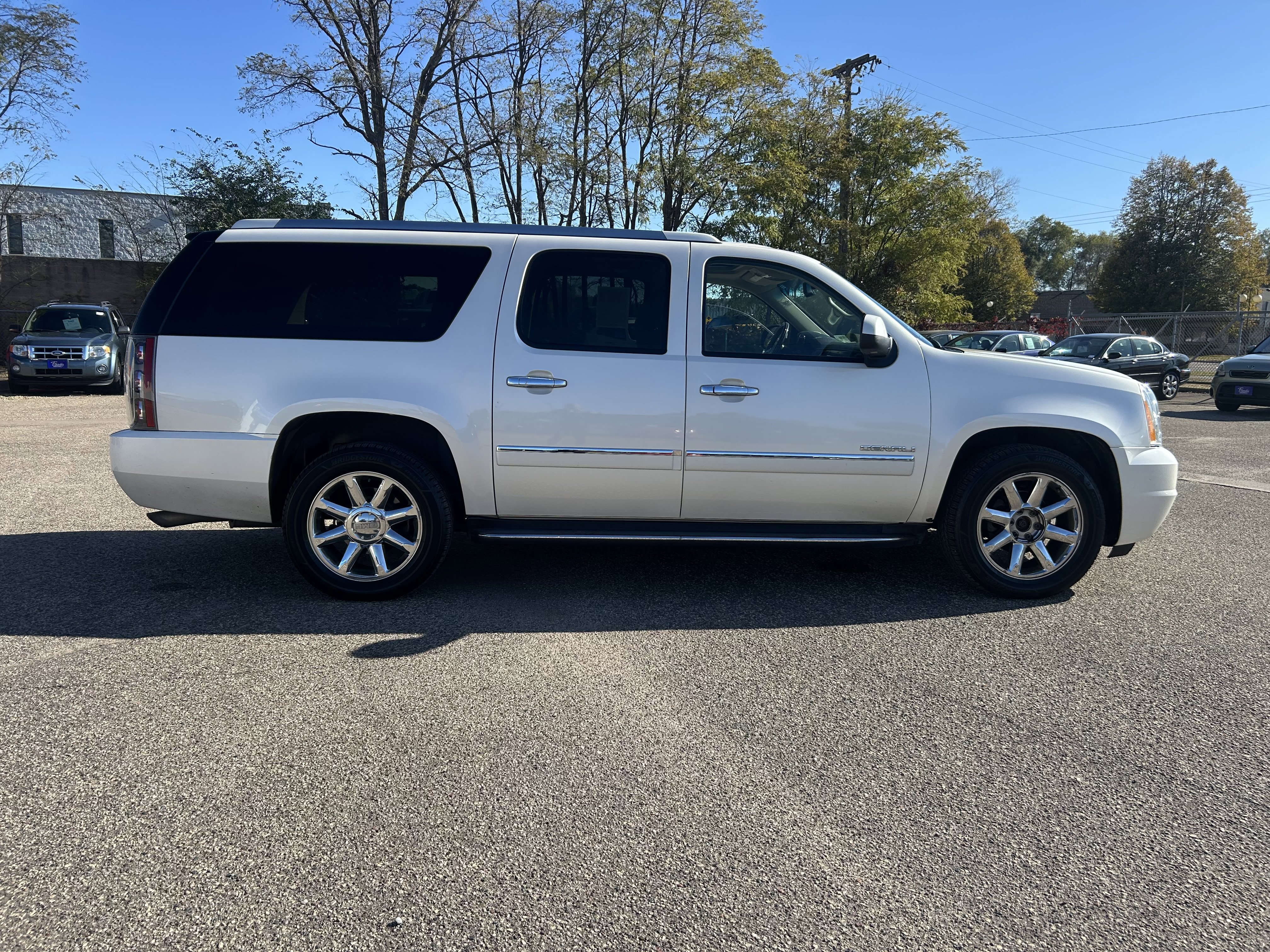 Used 2013 GMC Yukon XL Denali image 8