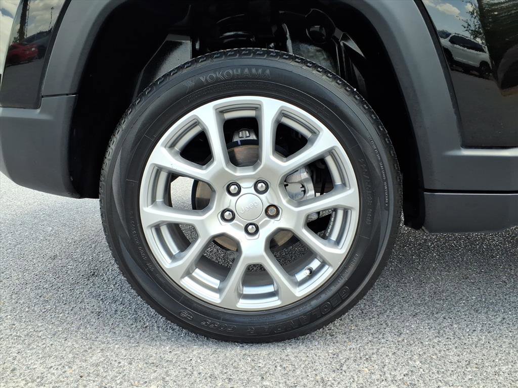 Used 2023 Jeep Compass Latitude image 25