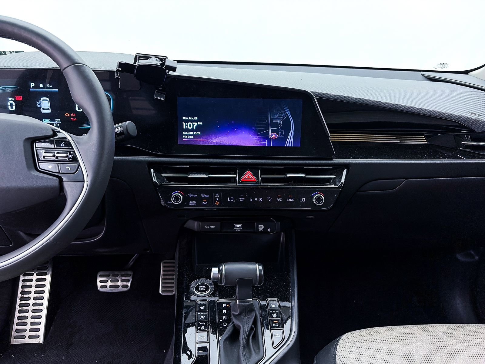 Used 2023 Kia Niro SX Touring FWD image 8