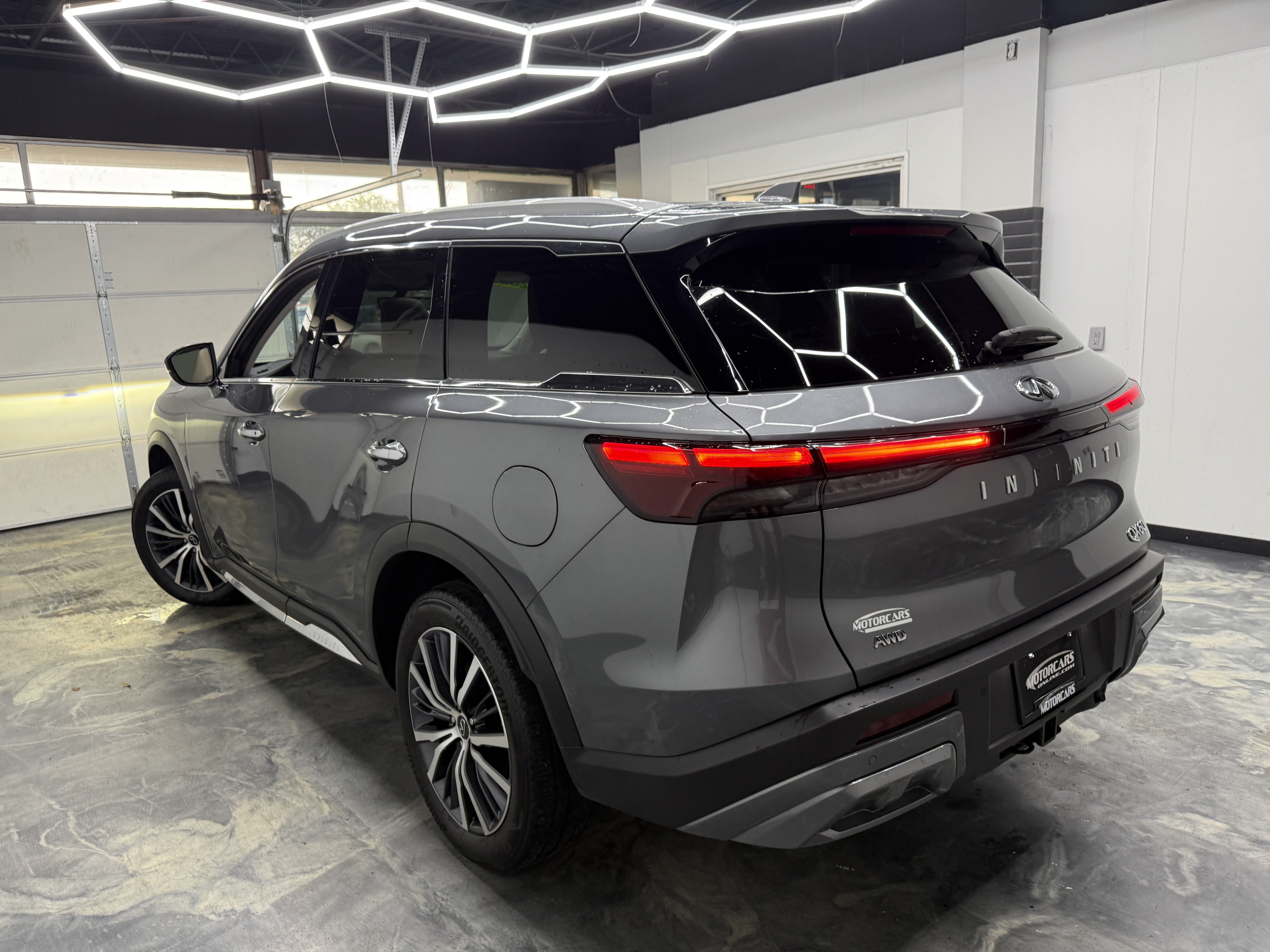 Used 2024 INFINITI QX60 Sensory AWD/4WD image 3
