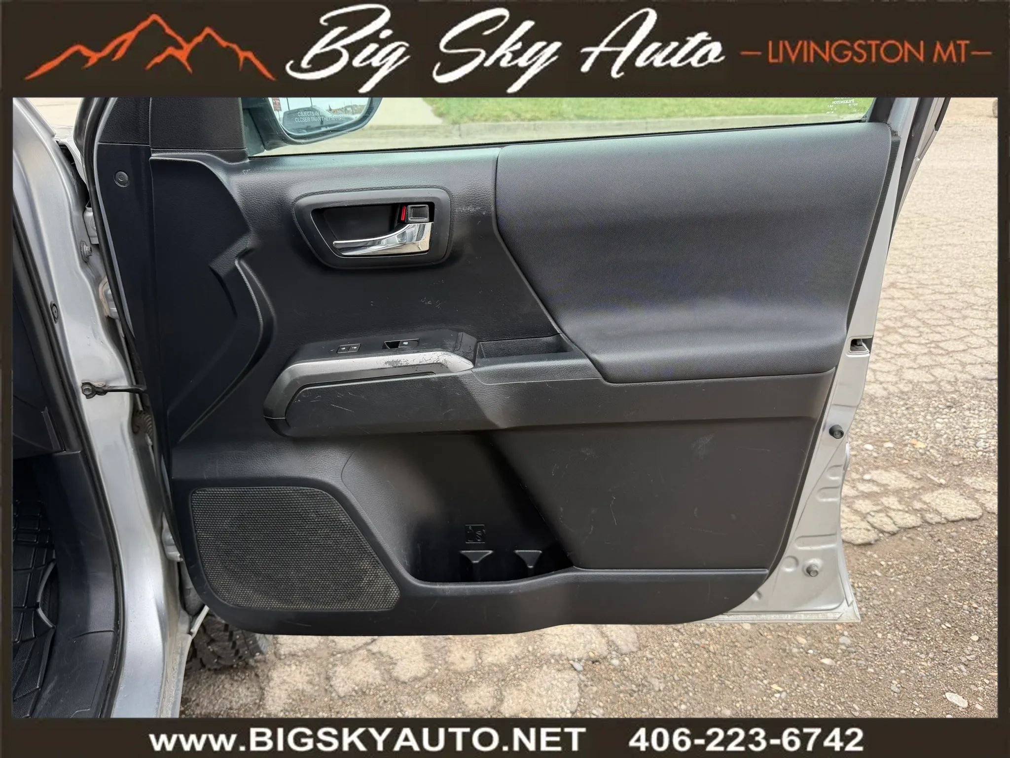 Used 2019 Toyota Tacoma TRD Off-Road w/ Technology Package AWD/4WD image 20
