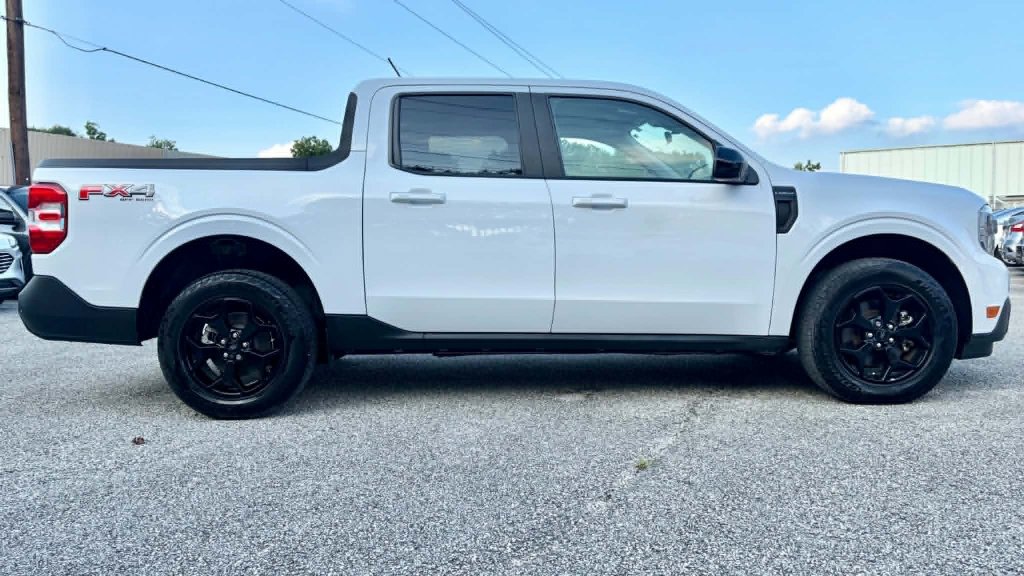 Used 2024 Ford Maverick Lariat w/ FX4 Off-Road Package AWD/4WD image 4