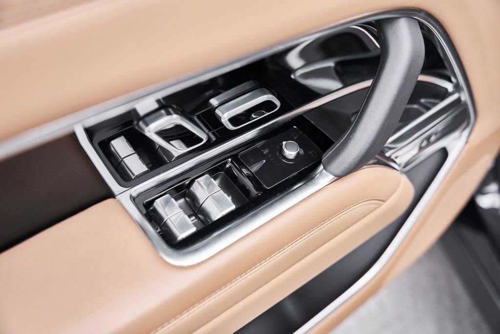 Used 2023 Land Rover Range Rover SE image 30