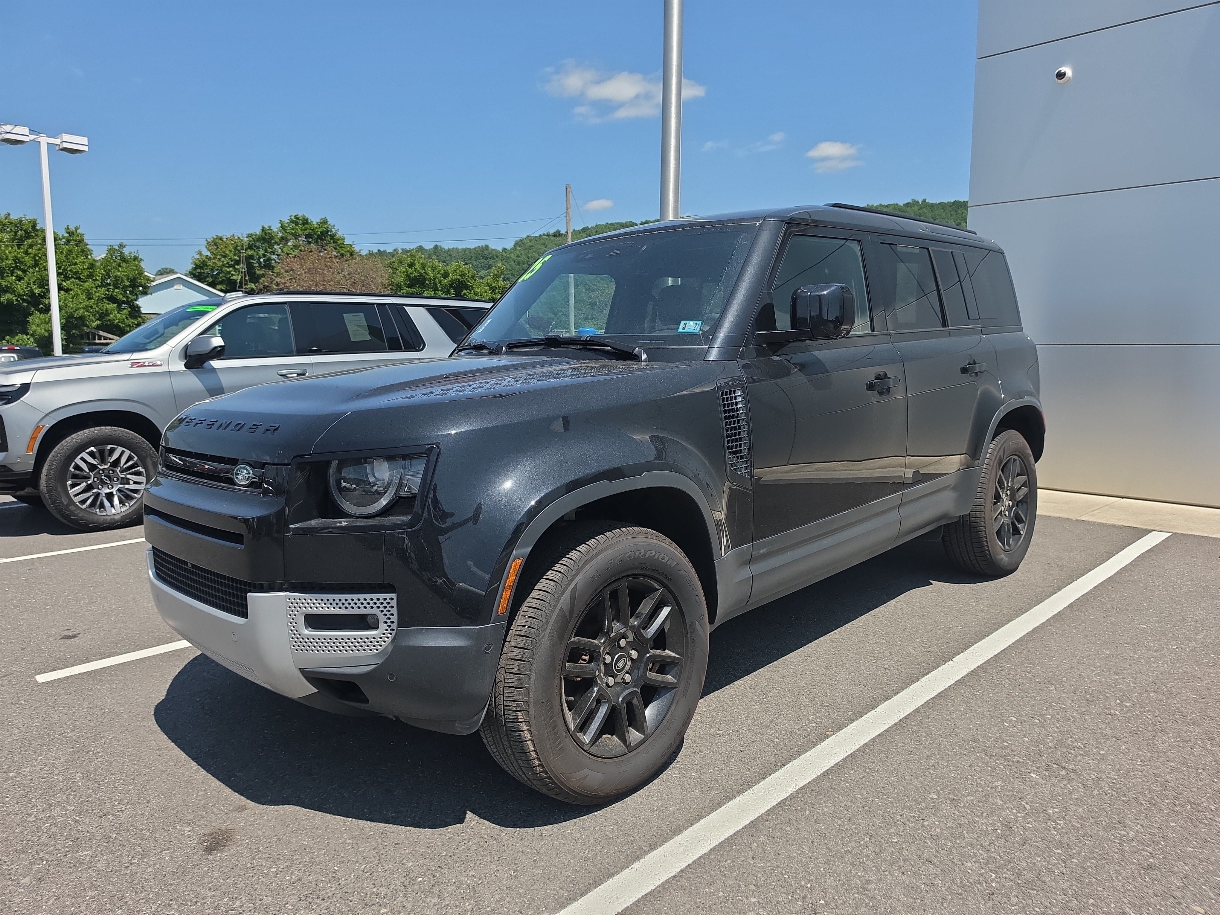 Used 2025 Land Rover Defender 110 S AWD/4WD image 8