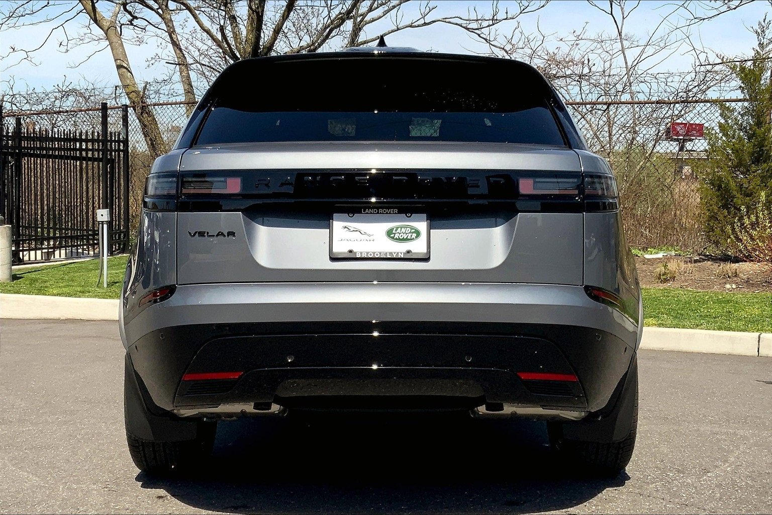 New 2026 Land Rover Range Rover Velar Dynamic SE image 4