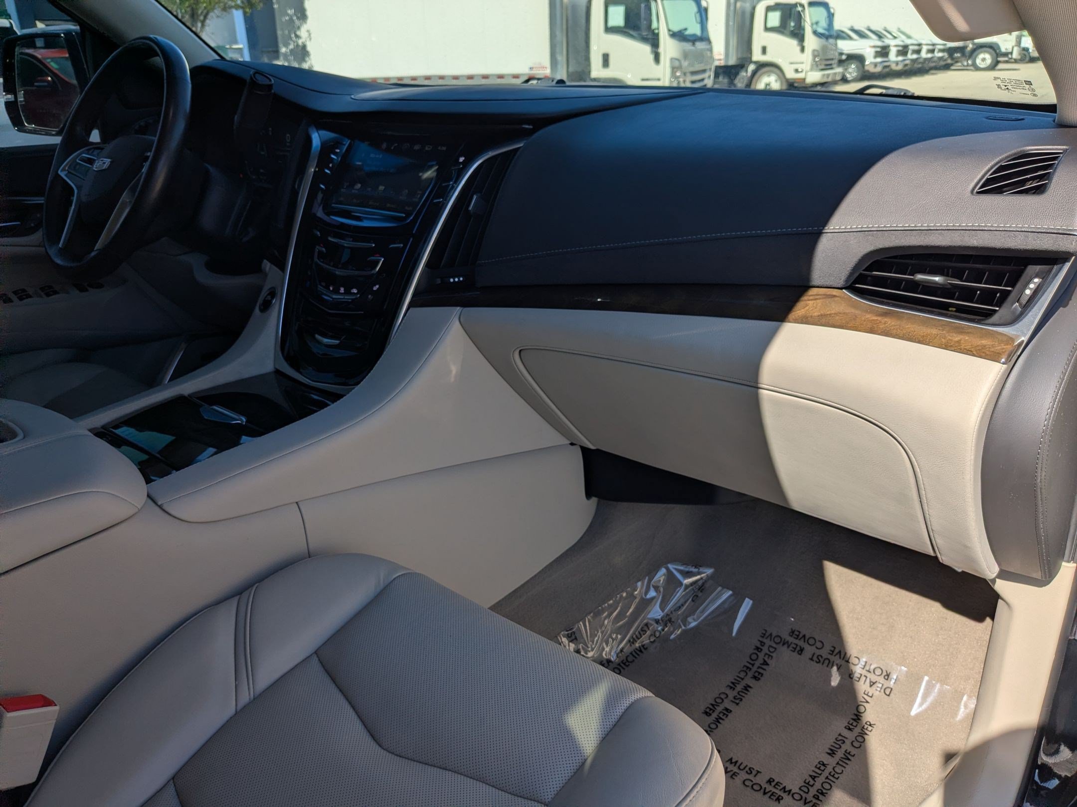 Used 2020 Cadillac Escalade ESV Luxury AWD/4WD image 32
