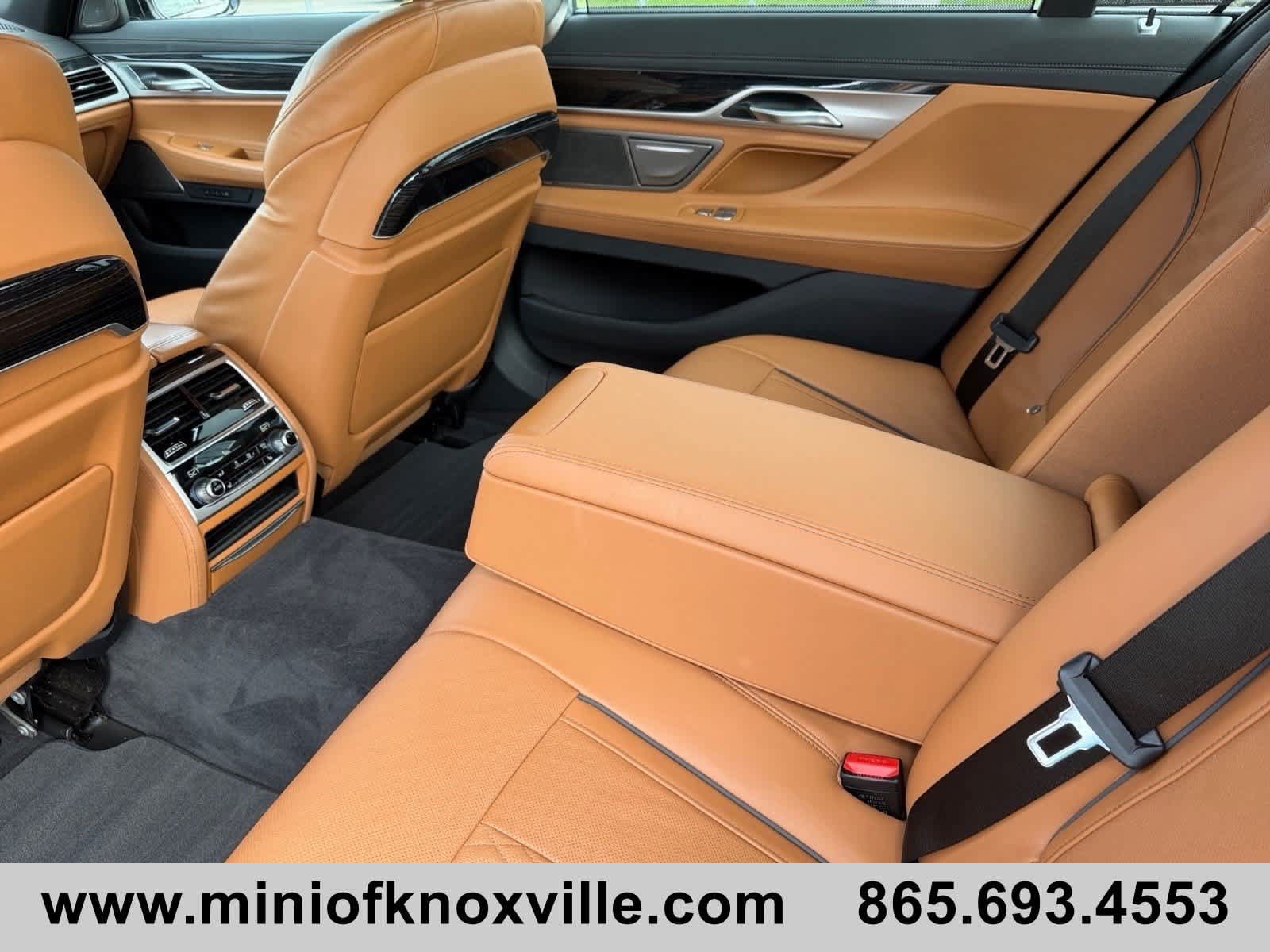 Used 2022 BMW 740i w/ M Sport Package RWD image 15