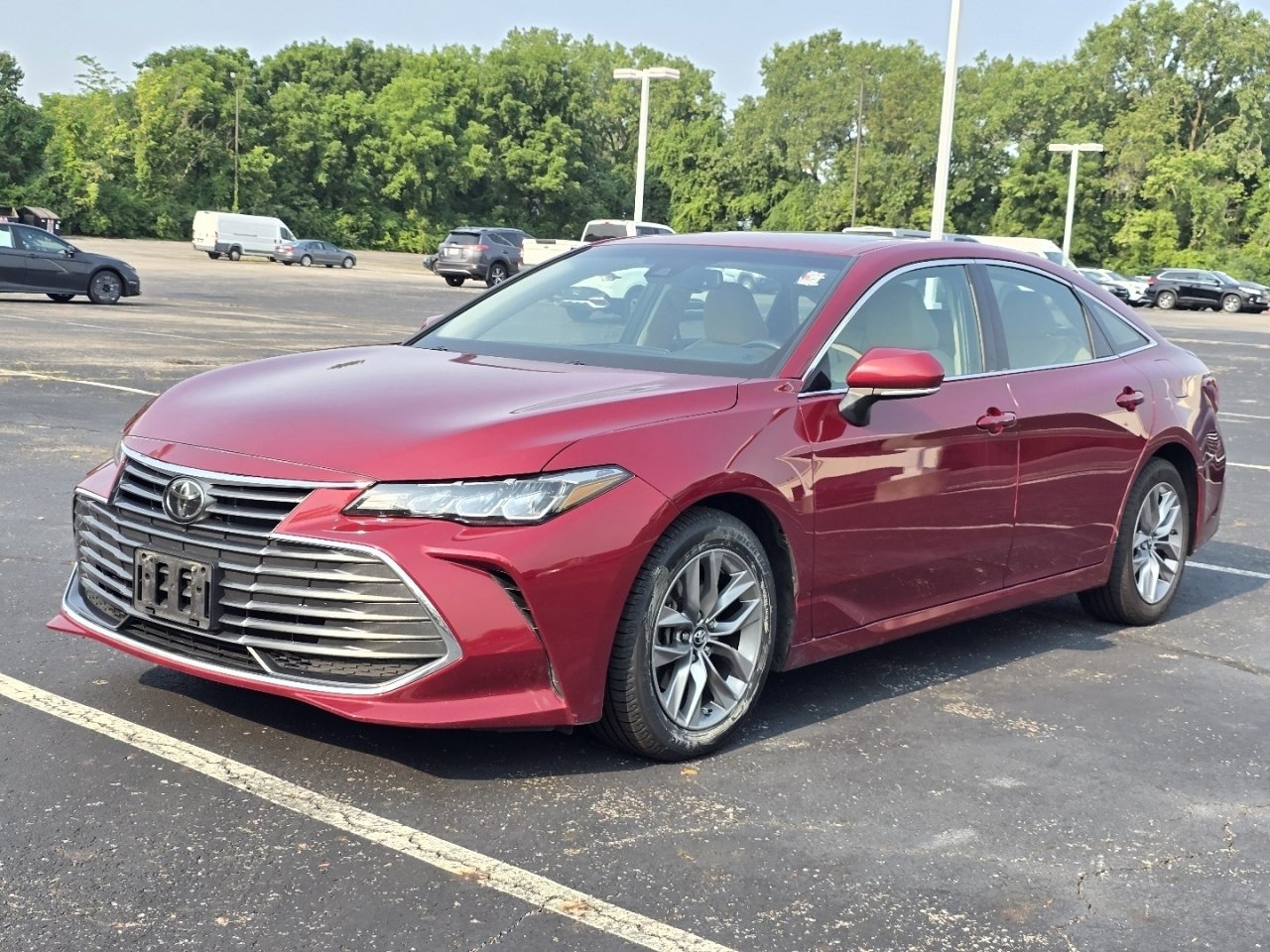 Certified 2019 Toyota Avalon XLE w/ Moonroof Package FWD image 3