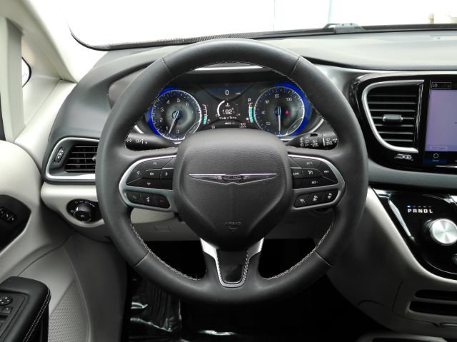 Used 2023 Chrysler Pacifica Touring-L FWD image 38