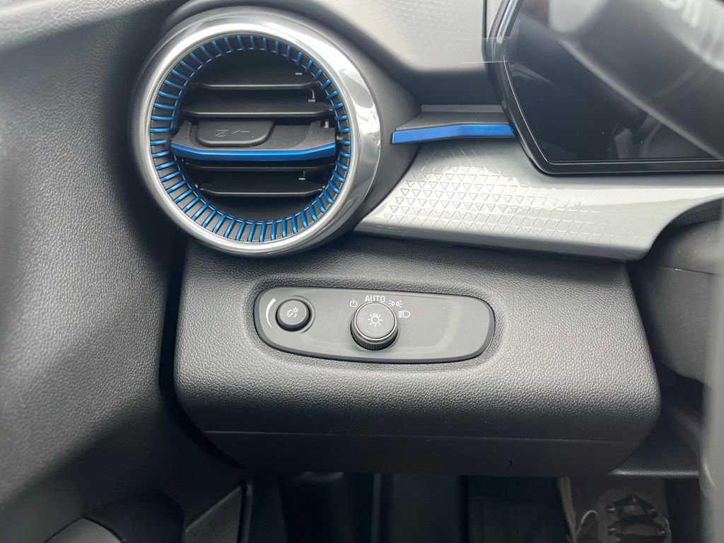 New 2026 Chevrolet Trax LT w/ LT Convenience Package image 12