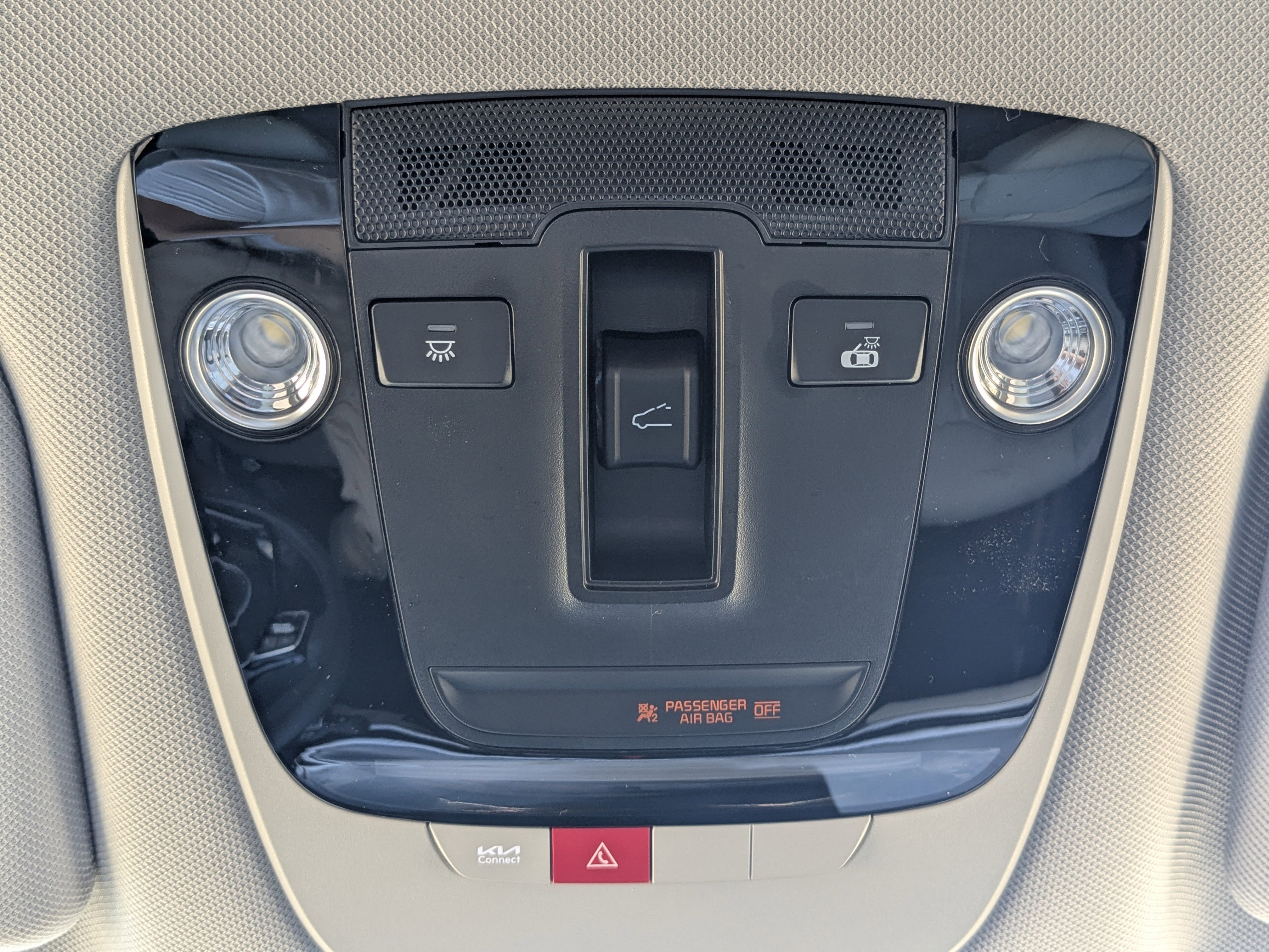 Certified 2025 Kia Sorento S w/ Panoramic Sunroof Package image 35