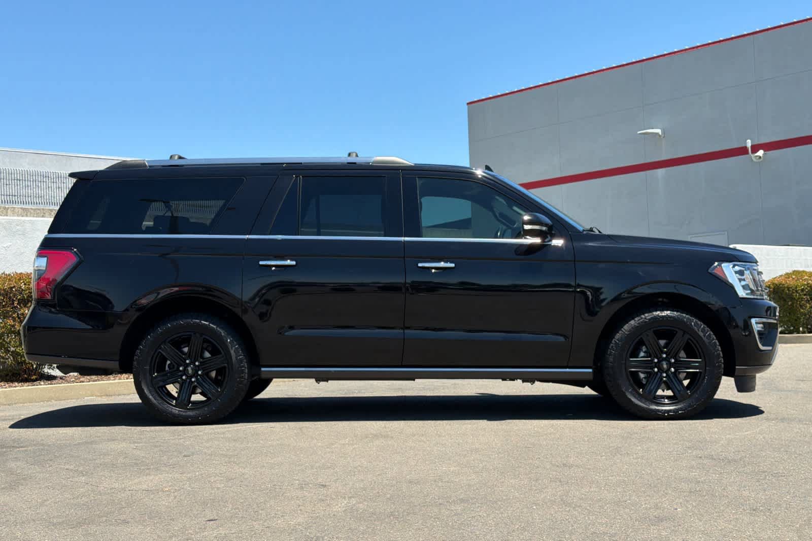 Used 2021 Ford Expedition Max Limited AWD/4WD image 6
