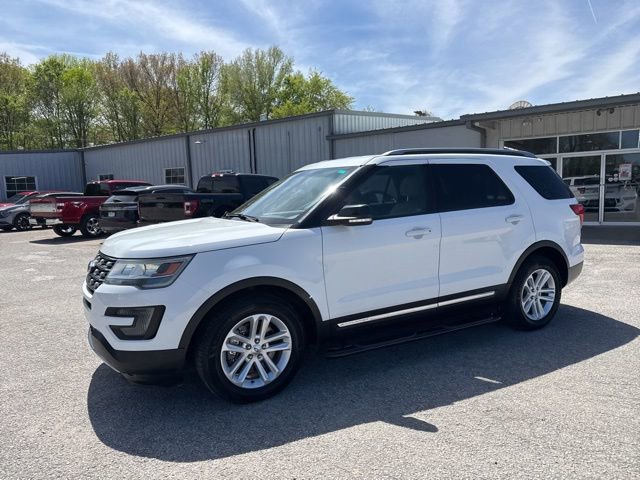 Used 2016 Ford Explorer XLT w/ Equipment Group 201A image 3