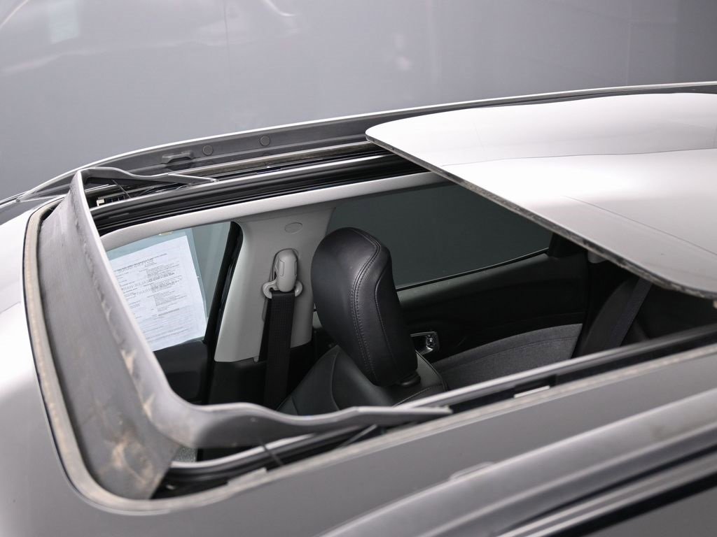 Used 2022 Jeep Compass Latitude w/ Sun and Sound Group image 11