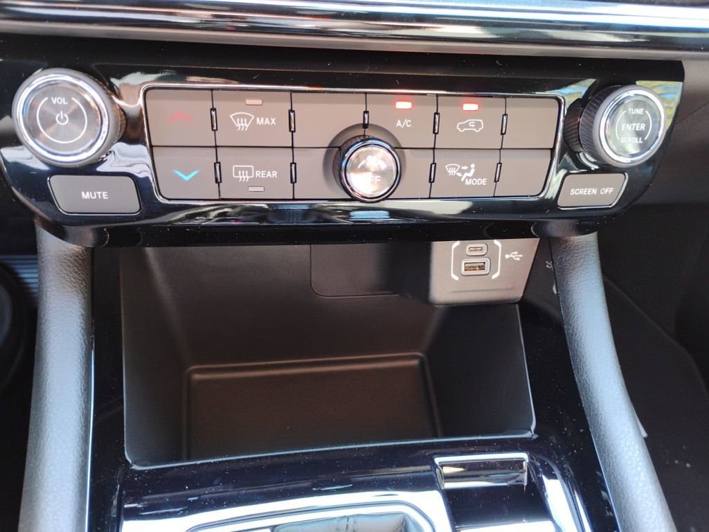 New 2026 Jeep Compass Latitude image 24