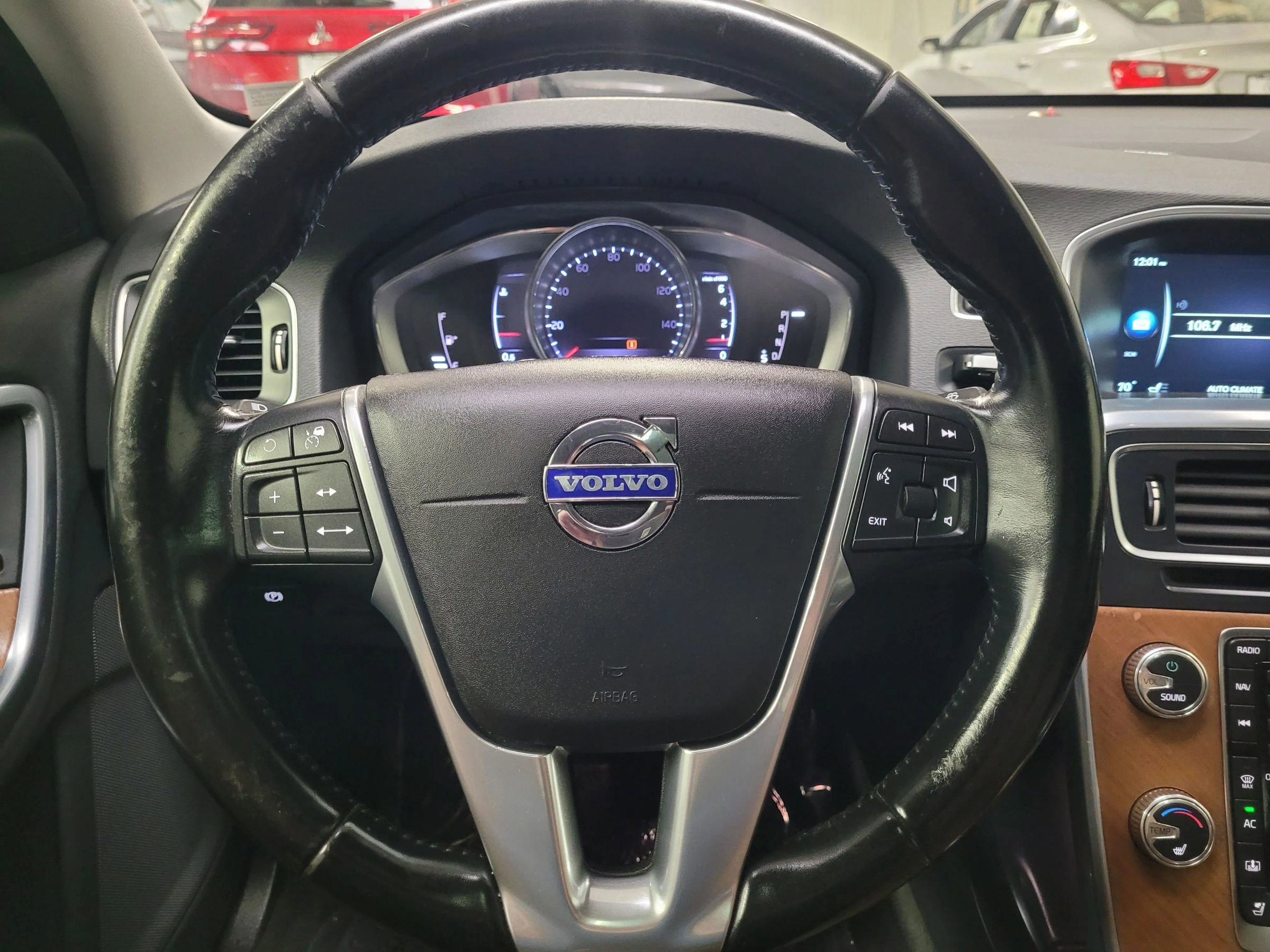 Used 2016 Volvo S60 T5 Inscription Platinum image 17