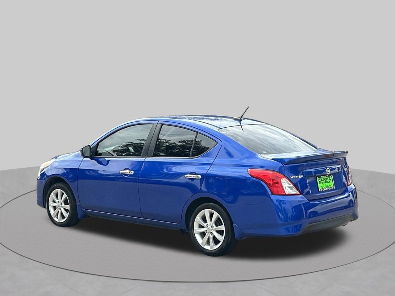 Used 2016 Nissan Versa FWD image 3
