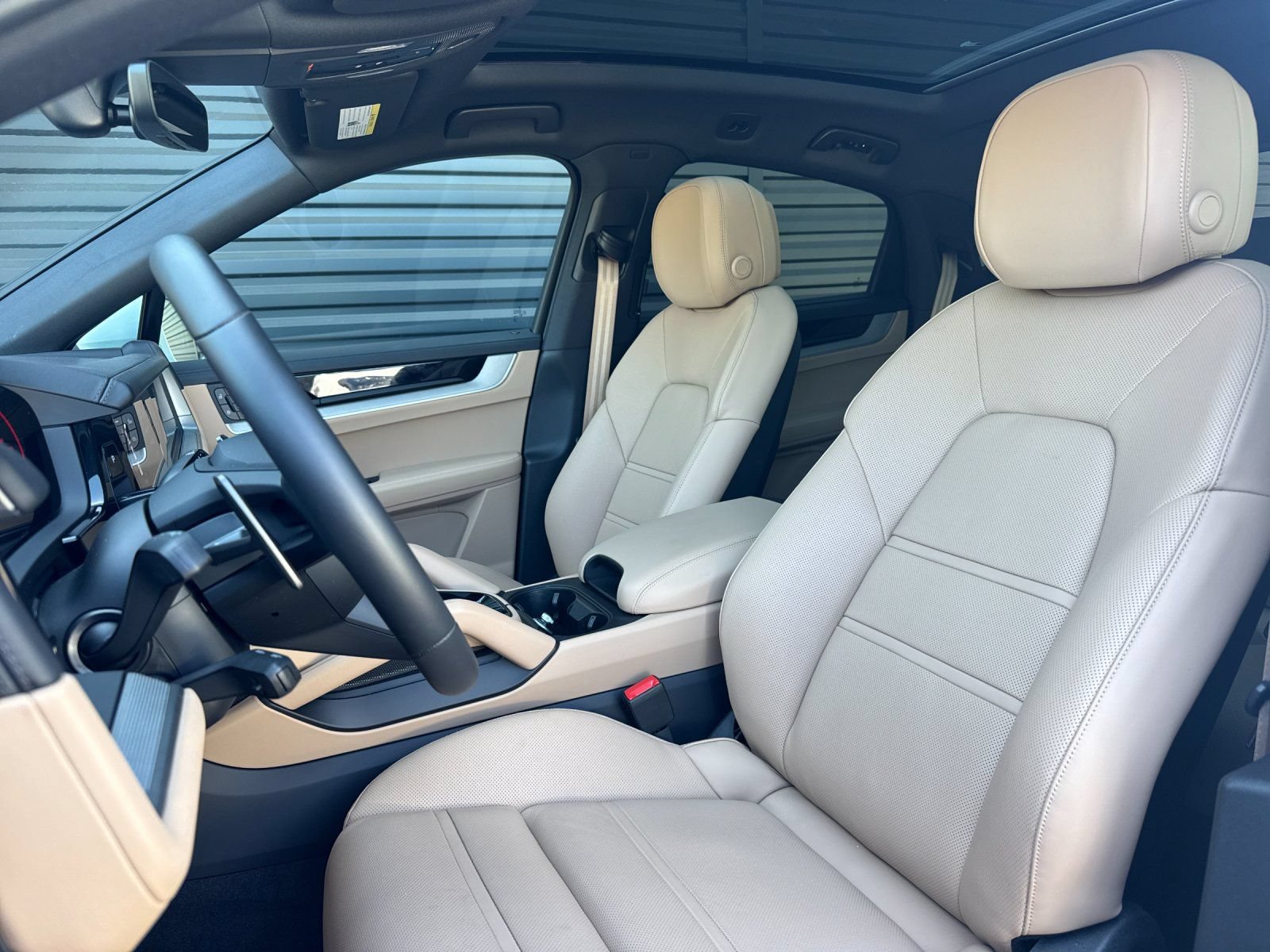 Certified 2026 Porsche Cayenne Coupe AWD/4WD image 5