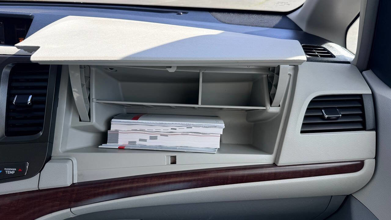 Used 2012 Toyota Sienna Limited w/ Premium Pkg image 47