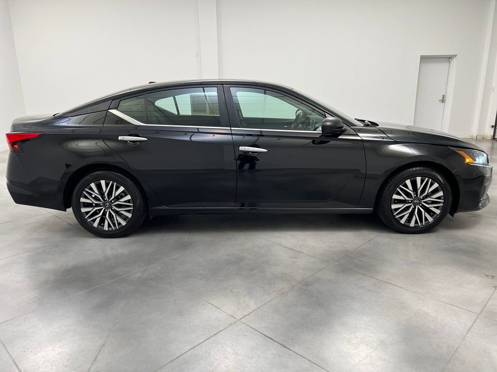 Used 2024 Nissan Altima 2.5 SV image 8