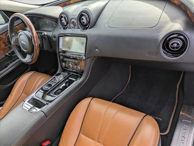 Used 2019 Jaguar XJ R-Sport image 23