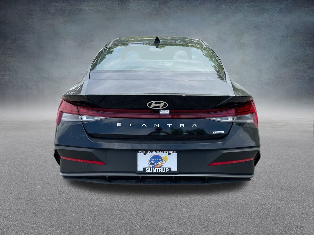 Used 2025 Hyundai Elantra Blue image 30