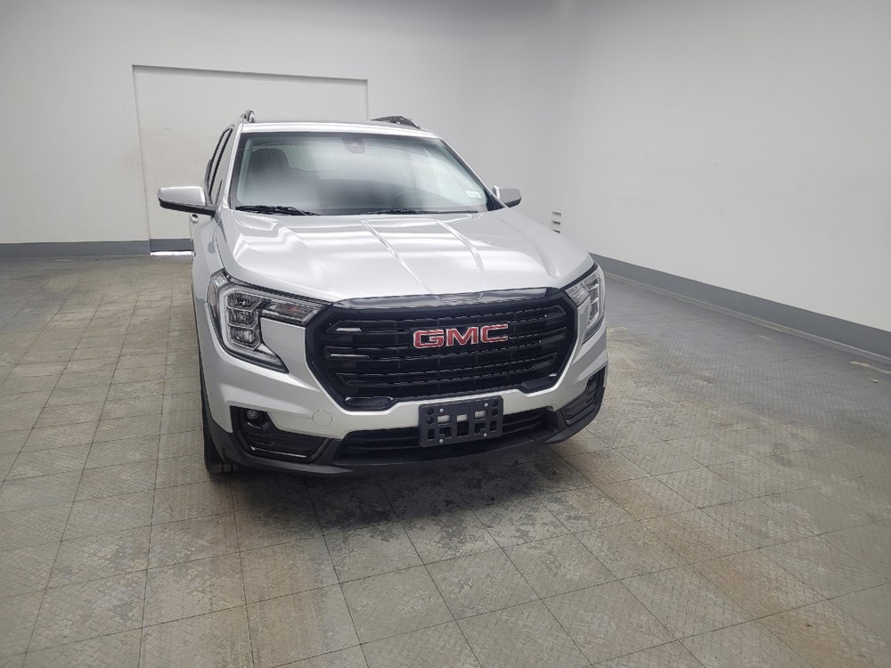 Used 2022 GMC Terrain SLT w/ Elevation Edition image 14