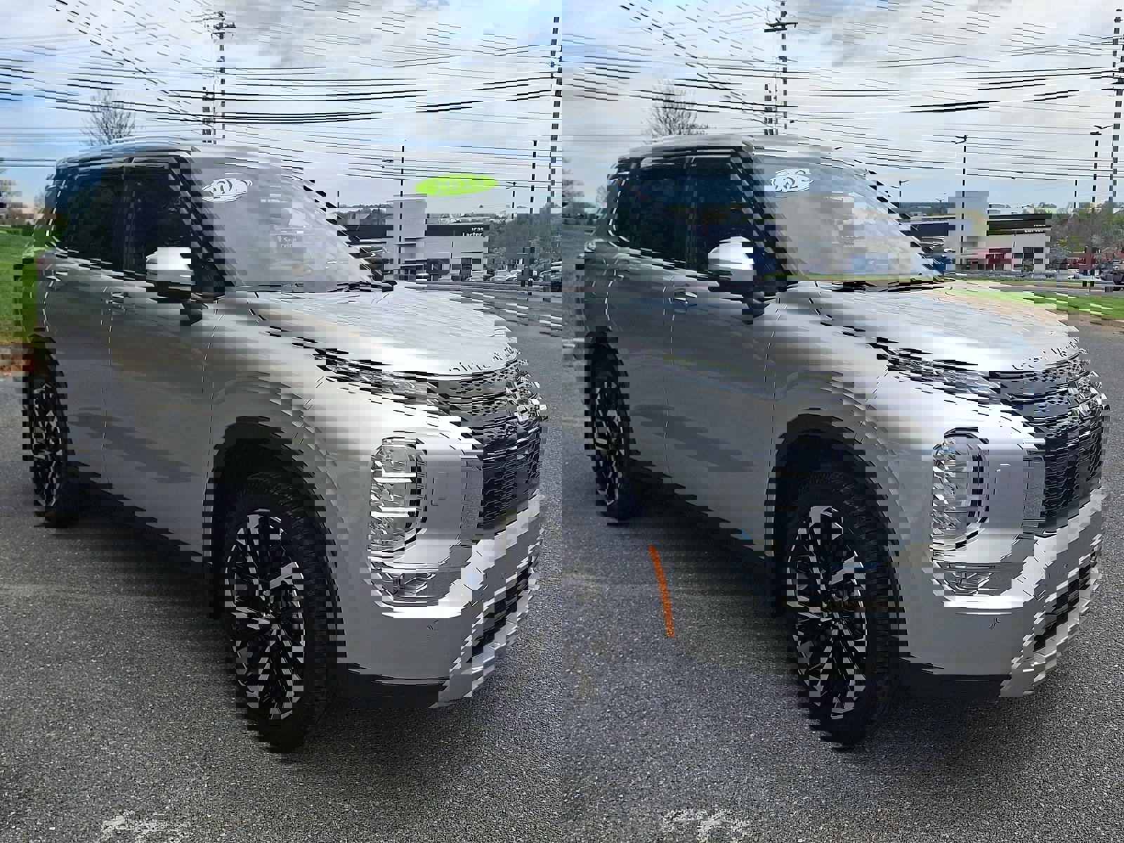 Used 2023 Mitsubishi Outlander SE image 3