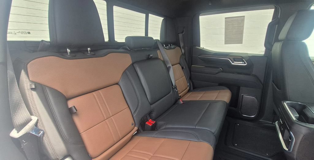 Used 2025 Chevrolet Silverado 1500 High Country w/ Technology Package AWD/4WD image 77