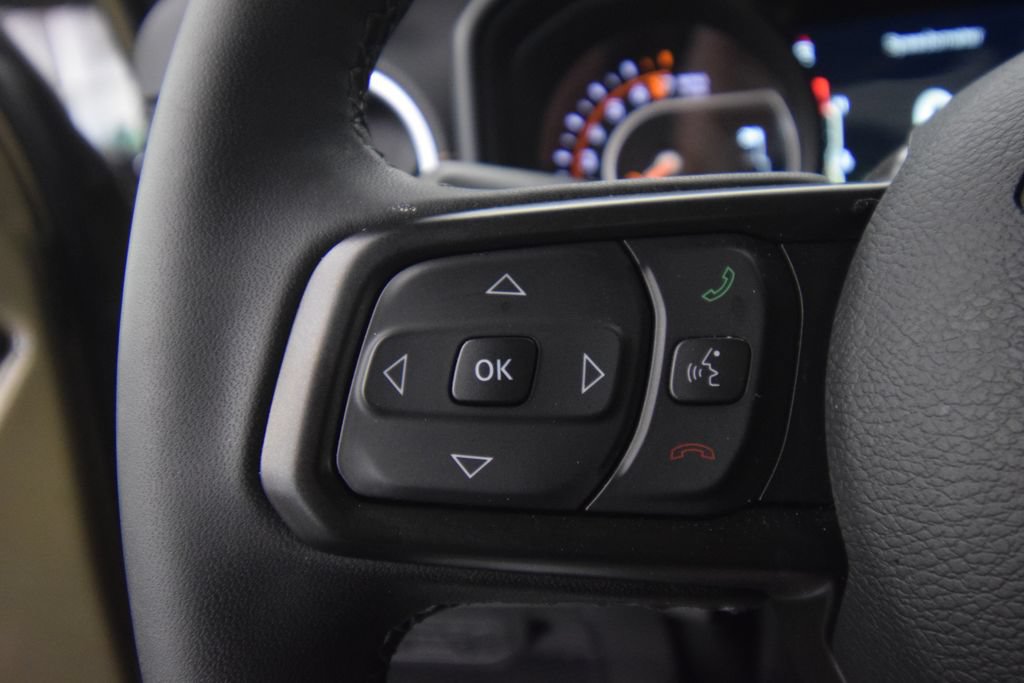 Used 2025 Jeep Gladiator Sport AWD/4WD image 39