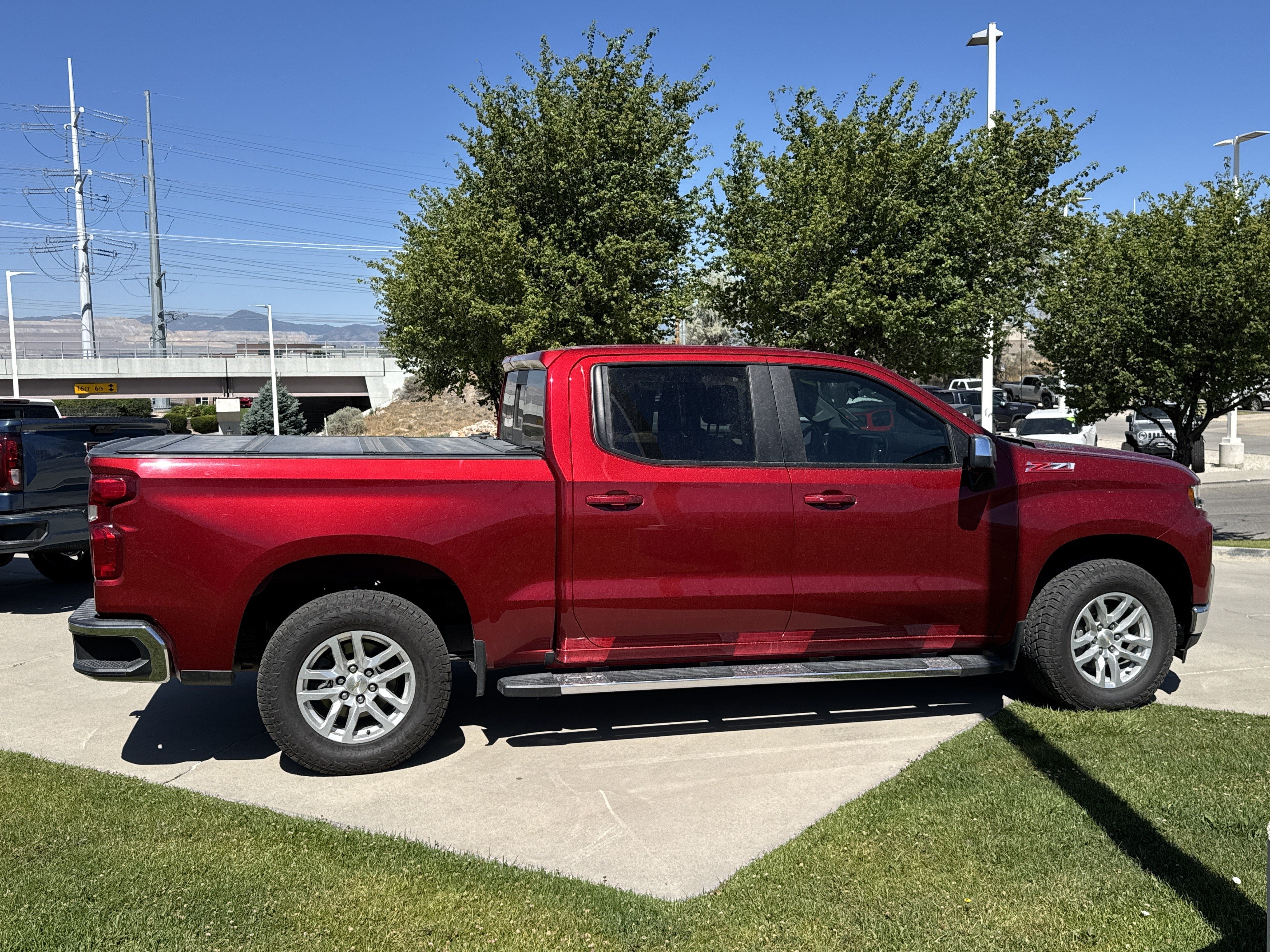 Used 2021 Chevrolet Silverado 1500 LT w/ Diesel Off-Road Package AWD/4WD image 8