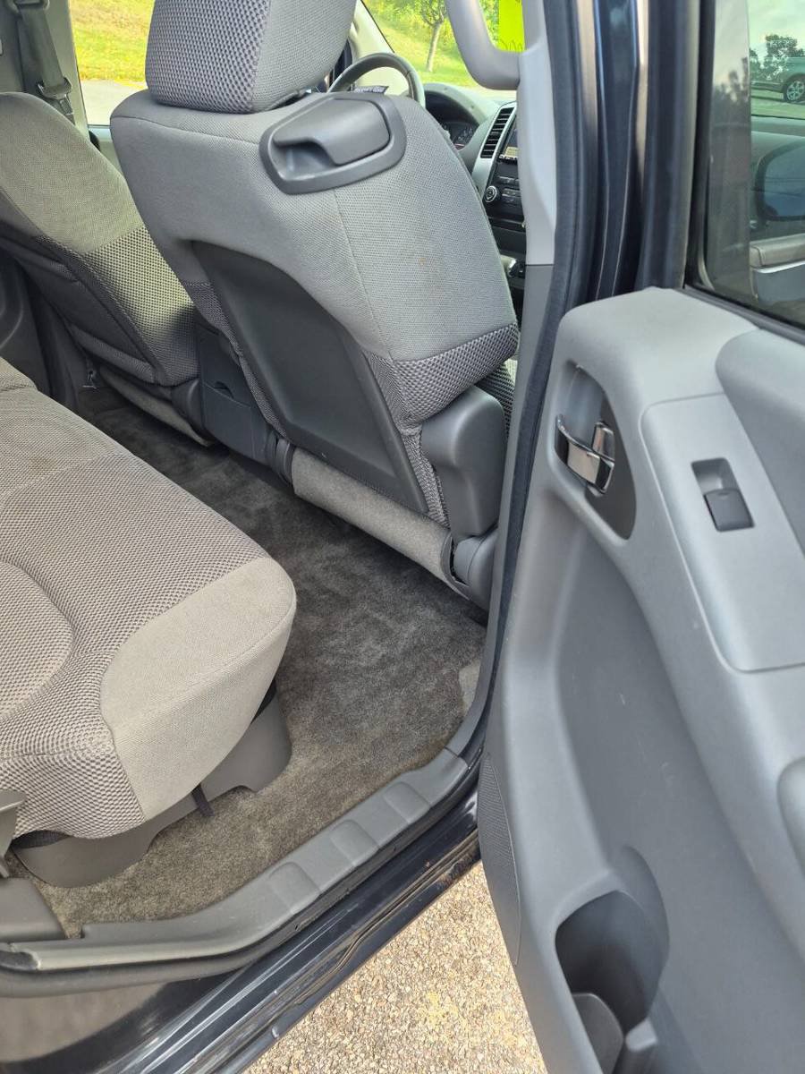 Used 2010 Nissan Frontier SE AWD/4WD image 13